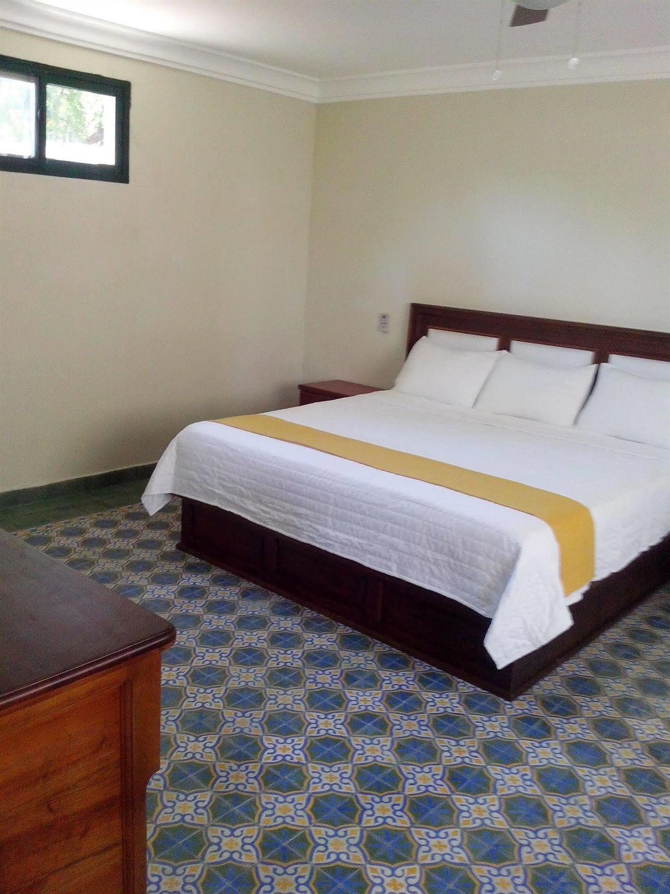 Hotel La Cretonne Les Cayes Exteriör bild